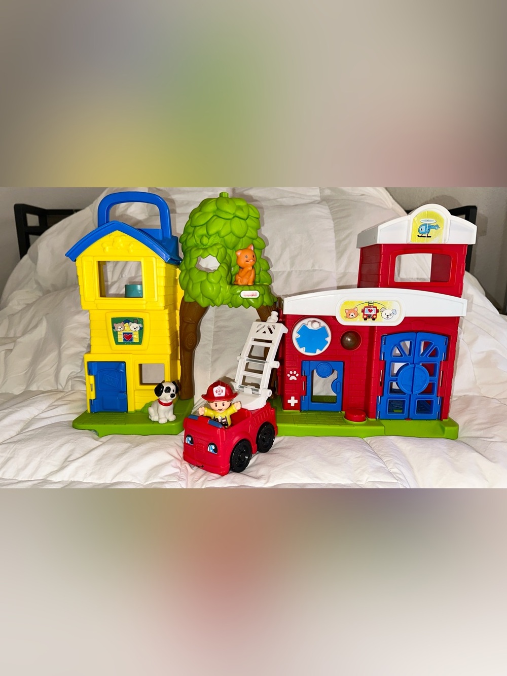 Fisher-Price Little People Animal Rescue w/ Figures & Firetruck 2017- TESTED